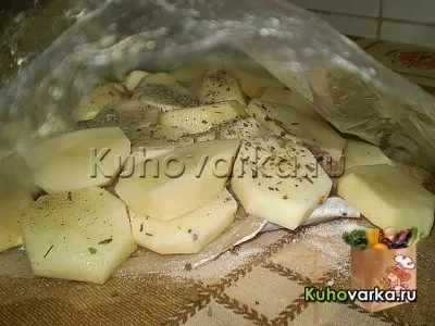 Риба в рукаві з картоплею