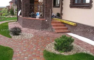 Садові доріжки з бруківки на дачі, красиві фото, укладання (садові) Садові доріжки з бруківки на дачі, красиві фото, укладання