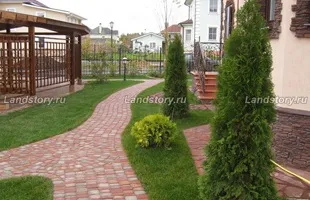 Садові доріжки з бруківки на дачі, красиві фото, укладання (бруківки) Садові доріжки з бруківки на дачі, красиві фото, укладання