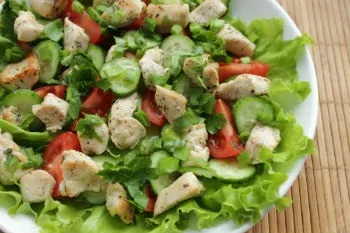 Весняний салат з куркою (весняний) Весняний салат з куркою
