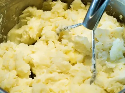 Скільки калорій в пюре картопляному на молоці з маслом (картопляному) Скільки калорій в пюре картопляному на молоці з маслом