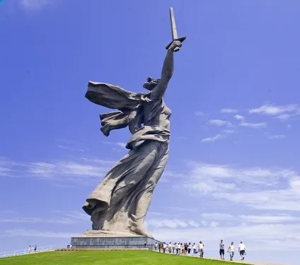 Скульптура - родина-мать - в Полтавае (родина-мать) Скульптура - родина-мать - в Полтавае