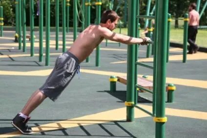 Streetworkout від Данила Черкасова вправи на майданчику