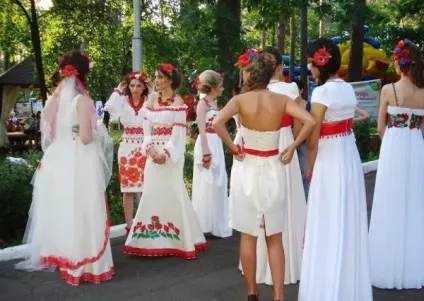 Весільні сукні в українському стилі (українському) Весільні сукні в українському стилі