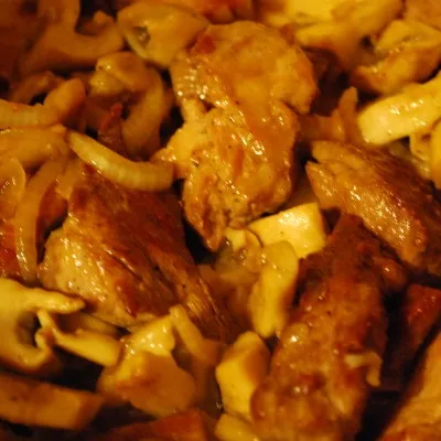 Свинина смажена з печерицями (на сковороді), м'ясні страви, кулінарні рецепти зі всього світу (страви зі свинини) Свинина смажена з печерицями (на сковороді), м'ясні страви, кулінарні рецепти зі всього світу
