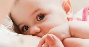 У кота нежить і чхає ніж лікувати (кота) У кота нежить і чхає ніж лікувати