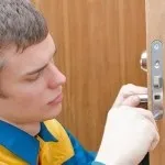 Установка ручок на міжкімнатні двері