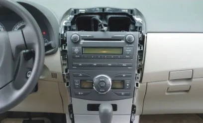 Установка штатної мультимедіа системи на toyota corolla - автокадабра (Піддягаємо праву накладку) Установка штатної мультимедіа системи на toyota corolla - автокадабра