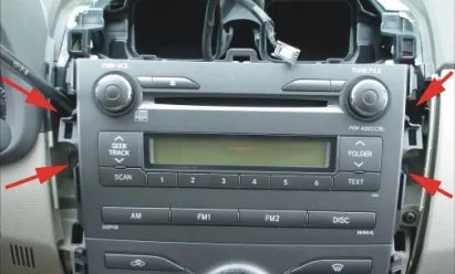 Установка штатної мультимедіа системи на toyota corolla - автокадабра (Піддягаємо праву накладку) Установка штатної мультимедіа системи на toyota corolla - автокадабра