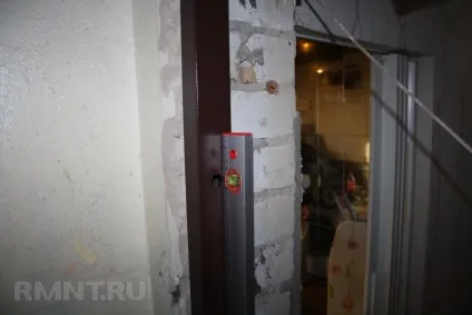 Установка вхідних металевих дверей (будівництво) Установка вхідних металевих дверей