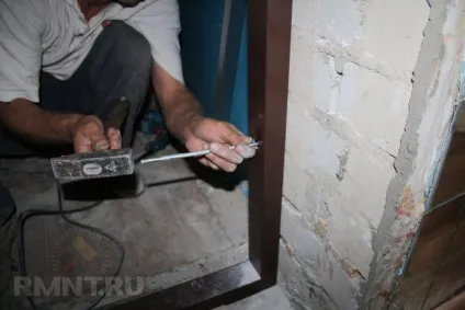 Установка вхідних металевих дверей (установка вхідних дверей в квартиру) Установка вхідних металевих дверей