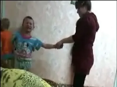 У амурском дитбудинку вихованки знущалися над малюками на камеру - новини (Мазановский району Євген Петров) У амурском дитбудинку вихованки знущалися над малюками на камеру - новини