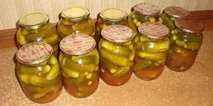 Смачні огірки з кетчупом (чорний перець горошком) Смачні огірки з кетчупом