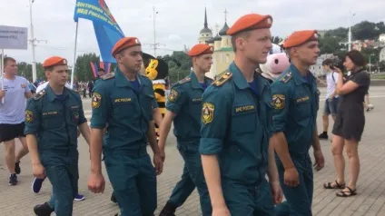 У Черкасах студенти приборкали - драконів (регата) У Черкасах студенти приборкали - драконів