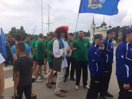 У Черкасах студенти приборкали - драконів (веслування) У Черкасах студенти приборкали - драконів