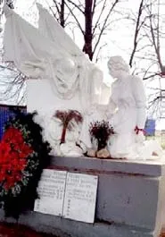 Військове поховання в селі Бєлкіна Борівського району (краееденіе) Військове поховання в селі Бєлкіна Борівського району
