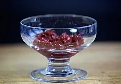 Вишневий десерт з вершками (рецепт з фото)