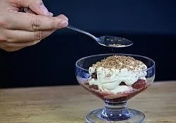 Вишневий десерт з вершками (рецепт з фото)