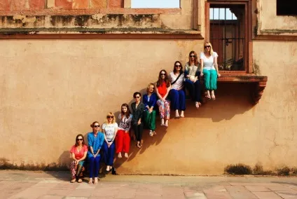 Навіщо вона це зробила girls in travel - the devochki