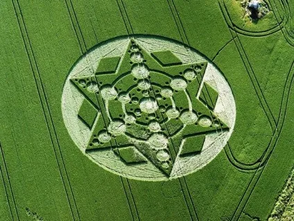 Загадкові кола на полях - 56 цікавих фотографій »блог позитиву (цікавих) Загадкові кола на полях - 56 цікавих фотографій »блог позитиву