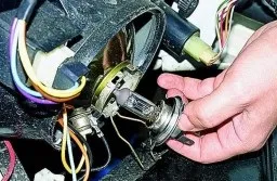 Заміна і регулювання фар автомобіля газель (автомобіля) Заміна і регулювання фар автомобіля газель