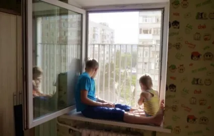 Захист пластикових вікон від дітей огляд замків і ручок-блокіраторовзащіта на вікна від випадання дітей (замків) Захист пластикових вікон від дітей огляд замків і ручок-блокіраторовзащіта на вікна від випадання дітей
