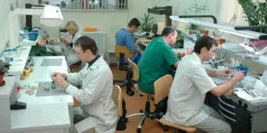 Зубний технік що робить і скільки заробляє - де на нього вчитися (заробляє) Зубний технік що робить і скільки заробляє - де на нього вчитися