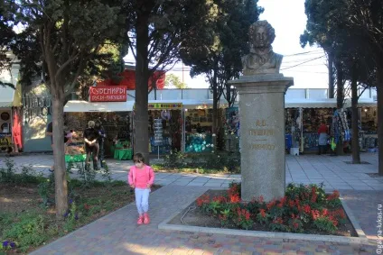 Алушта і професорський куточок (Алушта) Алушта і професорський куточок