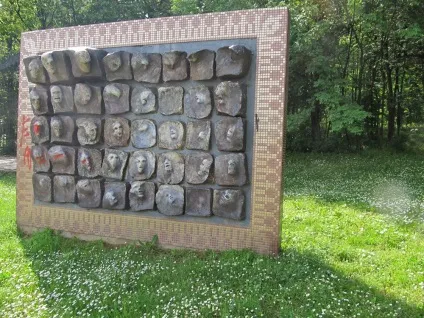 Angiola, нудно, як в Боснії на травневі свята (angiola) Angiola, нудно, як в Боснії на травневі свята