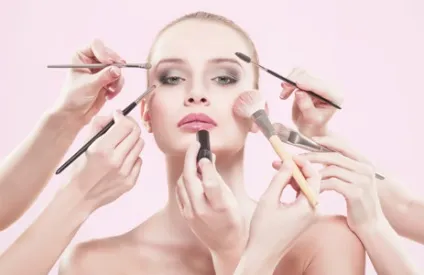 Beauty, основна відмінність стилю від портретної фотозйомки полягає в тому, що перша спочатку (стилю і блиску) Beauty, основна відмінність стилю від портретної фотозйомки полягає в тому, що перша спочатку