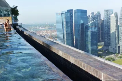 Басейн на даху в Сінгапурі - готель marina bay sands (готель) Басейн на даху в Сінгапурі - готель marina bay sands
