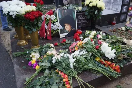 Белла Ахмадуліна - біографія, особисте життя, фото, вірші, бібліографія, чутки і останні новини (Белла Ахмадуліна) Белла Ахмадуліна - біографія, особисте життя, фото, вірші, бібліографія, чутки і останні новини