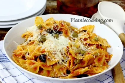 Швидкі макарони з в'яленими помідорами і каперсами, picantecooking (в'ялені помідори) Швидкі макарони з в'яленими помідорами і каперсами, picantecooking