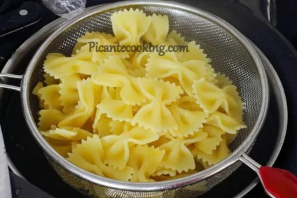 Швидкі макарони з в'яленими помідорами і каперсами, picantecooking (паста) Швидкі макарони з в'яленими помідорами і каперсами, picantecooking