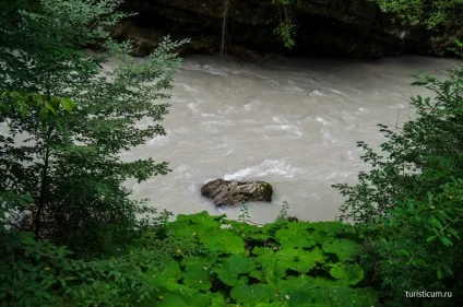 Чегемские водоспади і Чегемській ущелині, Кабардино-Балкарія (ущелина) Чегемские водоспади і Чегемській ущелині, Кабардино-Балкарія
