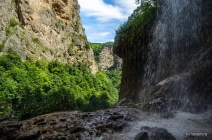 Чегемские водоспади і Чегемській ущелині, Кабардино-Балкарія (ущелина) Чегемские водоспади і Чегемській ущелині, Кабардино-Балкарія