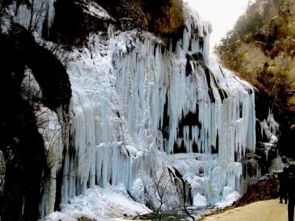 Чегемские водоспади, Кабардино-Балкарія (Відстань Чегемського водоспадів) Чегемские водоспади, Кабардино-Балкарія
