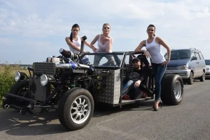 Челябінец зібрав в гаражі родстер на манер американського rat rod (техніка) Челябінец зібрав в гаражі родстер на манер американського rat rod