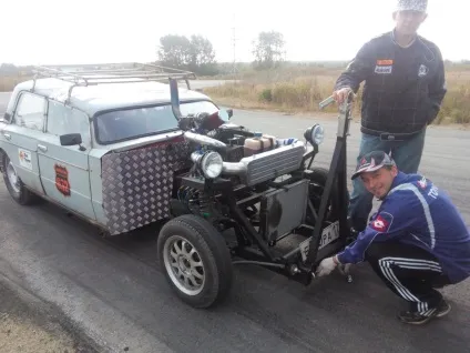 Челябінец зібрав в гаражі родстер на манер американського rat rod (техніка) Челябінец зібрав в гаражі родстер на манер американського rat rod