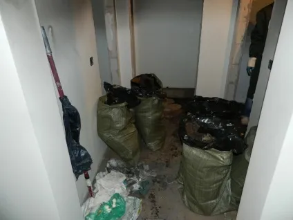 Чим відмивати і чистити кіптява після пожежі, очищення сажі зі стелі і інших поверхонь (чистка після пожежі) Чим відмивати і чистити кіптява після пожежі, очищення сажі зі стелі і інших поверхонь