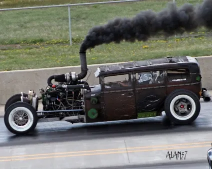 Челябінец зібрав в гаражі родстер на манер американського rat rod (автомобіль) Челябінец зібрав в гаражі родстер на манер американського rat rod
