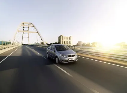 Daewoo nexia йде з ринку і перестає випускатися поступаючись місцем aveo (ravon daewoo nexia aveo) Daewoo nexia йде з ринку і перестає випускатися поступаючись місцем aveo