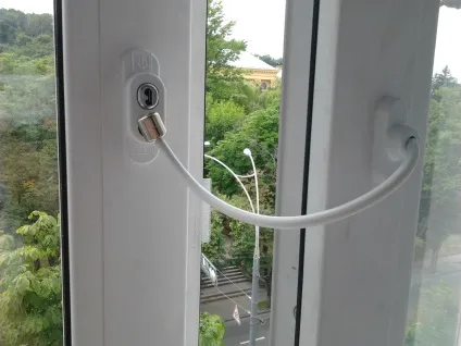 Дитячий замок на пластикові вікна - як встановити ціна і види bsl, penkid і maco (пластикові) Дитячий замок на пластикові вікна - як встановити ціна і види bsl, penkid і maco