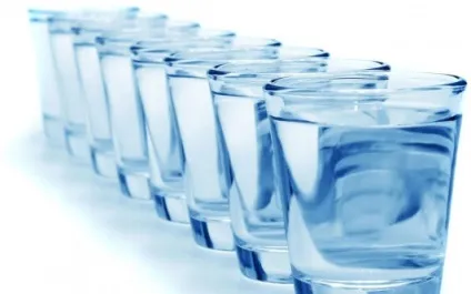 Для чого пити вранці стакан води значення для здоров'я (вранці) Для чого пити вранці стакан води значення для здоров'я