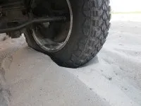 Рух автомобіля по піску, подолання піщаних підйомів і спусків (подолання) Рух автомобіля по піску, подолання піщаних підйомів і спусків