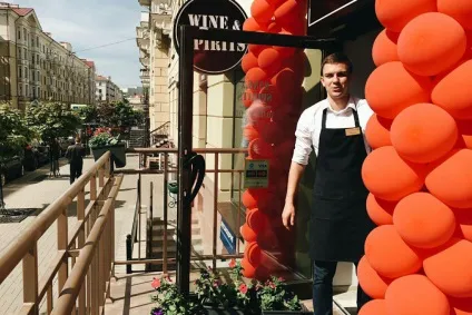 Два винних магазину на вулиці Маркса (винних) Два винних магазину на вулиці Маркса