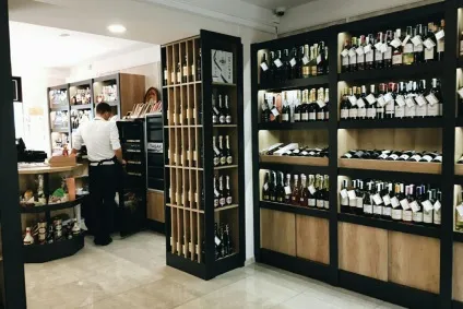 Два винних магазину на вулиці Маркса (вулиці) Два винних магазину на вулиці Маркса