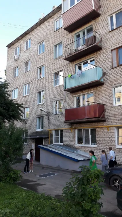 Дворічна дівчинка впала з п'ятого поверху (дівчинка) Дворічна дівчинка впала з п'ятого поверху