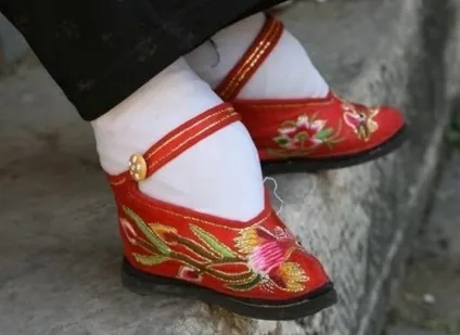 Це - лотосові ніжки да нет, це жесть якась (ніжки) Це - лотосові ніжки да нет, це жесть якась