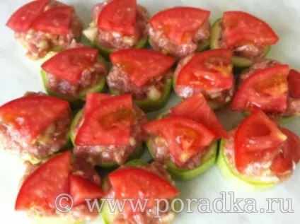 Фаршировані кабачки з м'ясом, помідорами і сиром в духовці - жіночий сайт - порадков